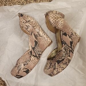 Elaine Turner Women's Snakeskin Print Flats